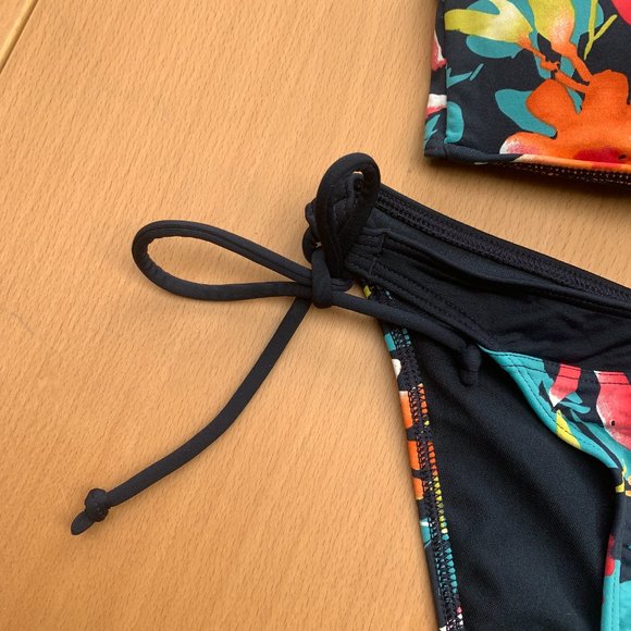 hollister matching floral navy bikini set - Picture 9 of 15